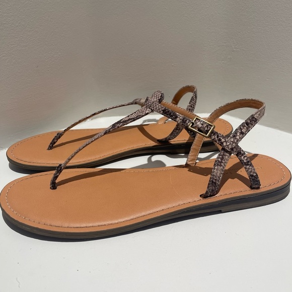 American Eagle Sandals - Picture 1 of 3